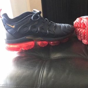 Men’s Nike Vapormax Plus Midnight Navy Blue Red Gold size 12.5  worn twice
